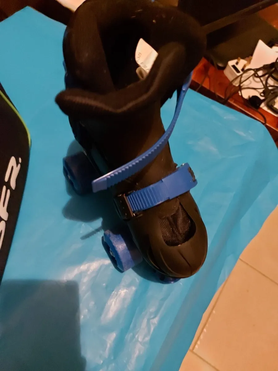SFR Roller Skates in Carry Bag, Blue, Size 29-32 - Image 3