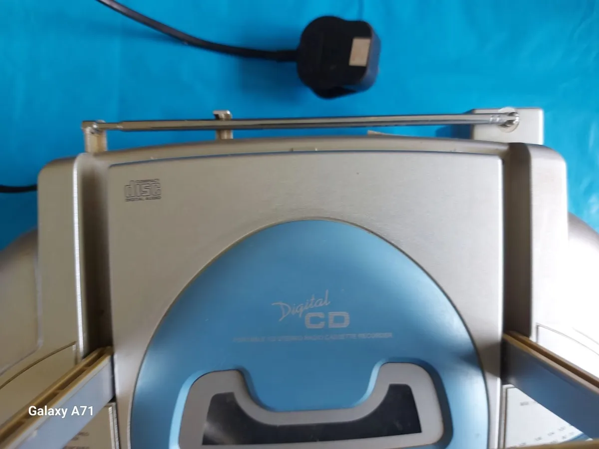 ALBA Portable Stereo - CD, RADIO & CASSETTE Player - Image 4