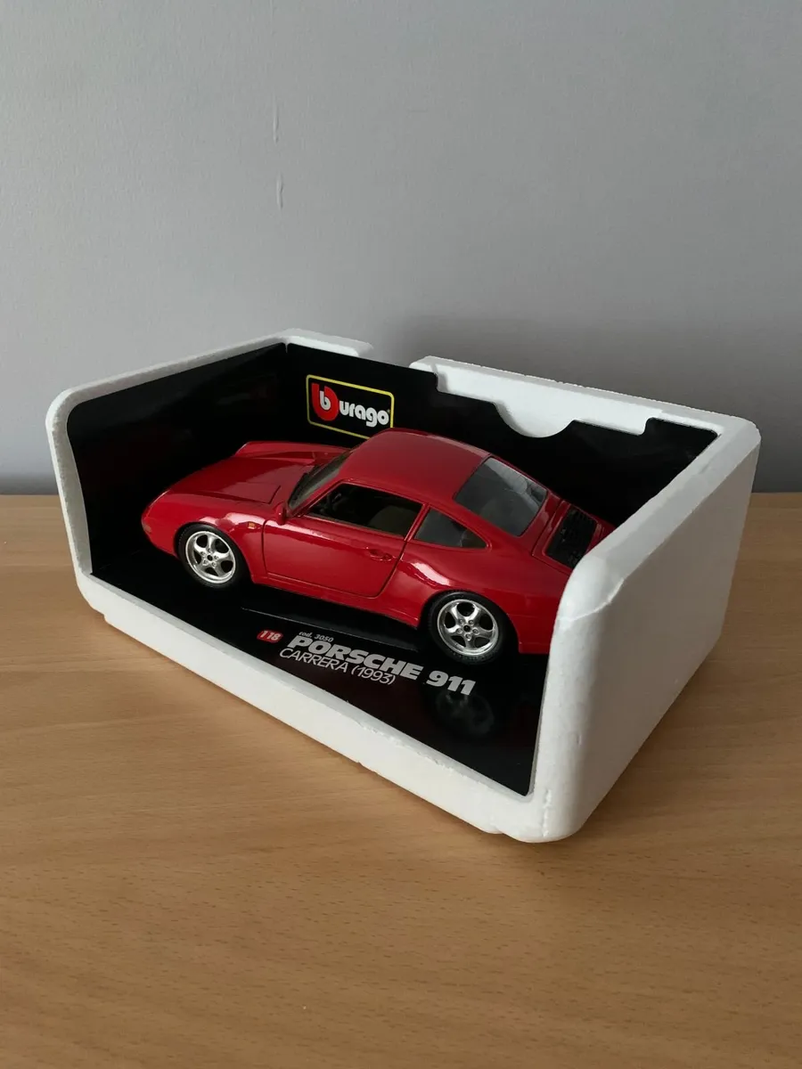 Porsche 911 Carrera (1993) 1/18 Burago Model Car - Image 3