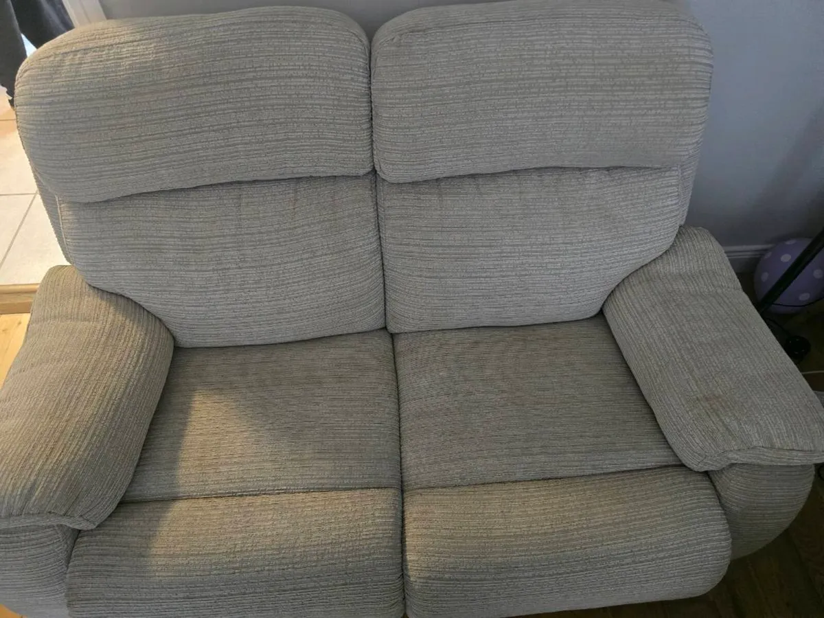 Electric Reclining Sofas - Image 3