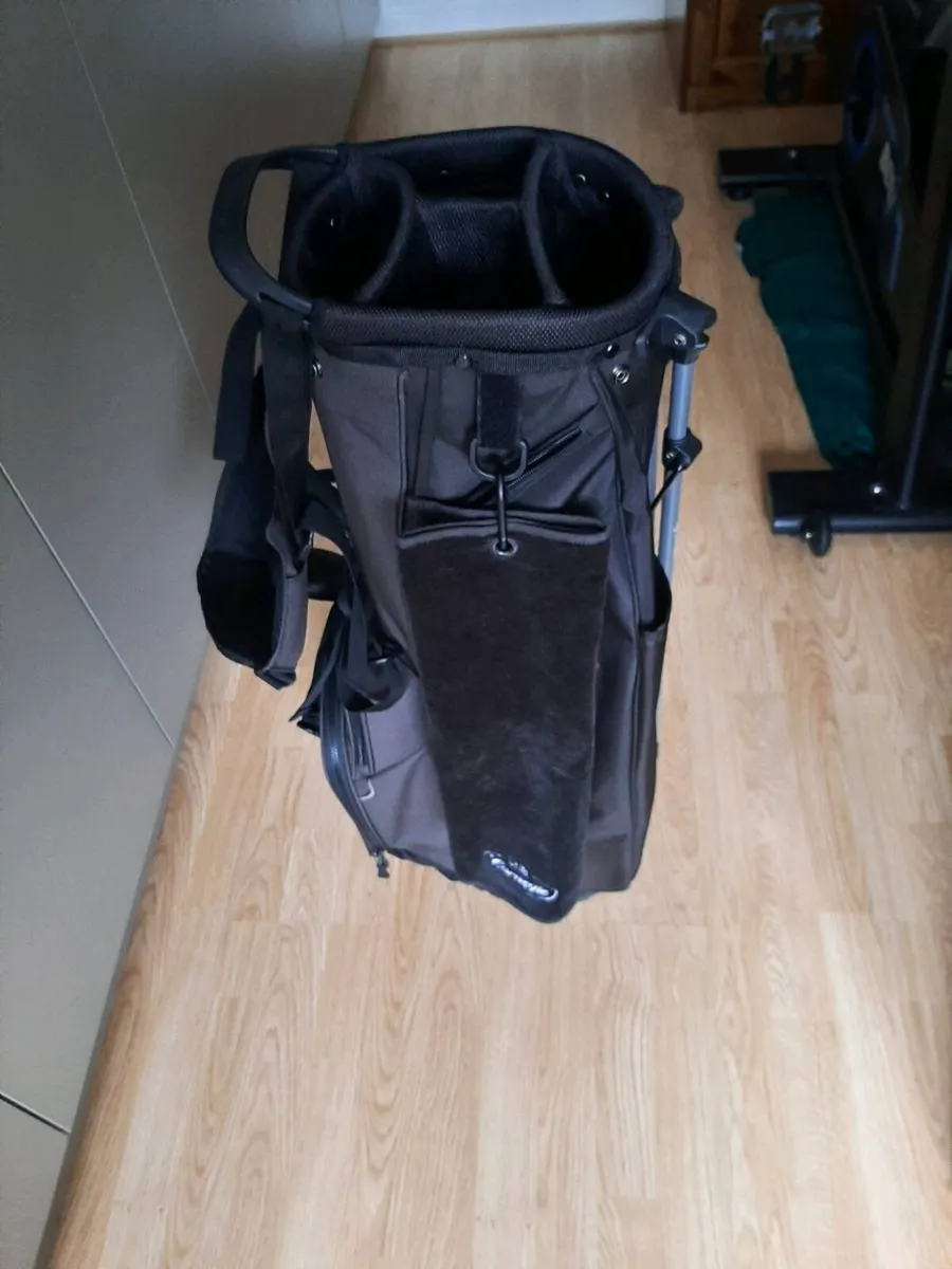 Taylormade golf bag - Image 1