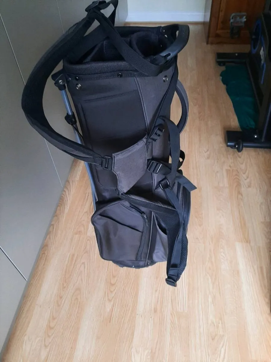 Taylormade golf bag - Image 2