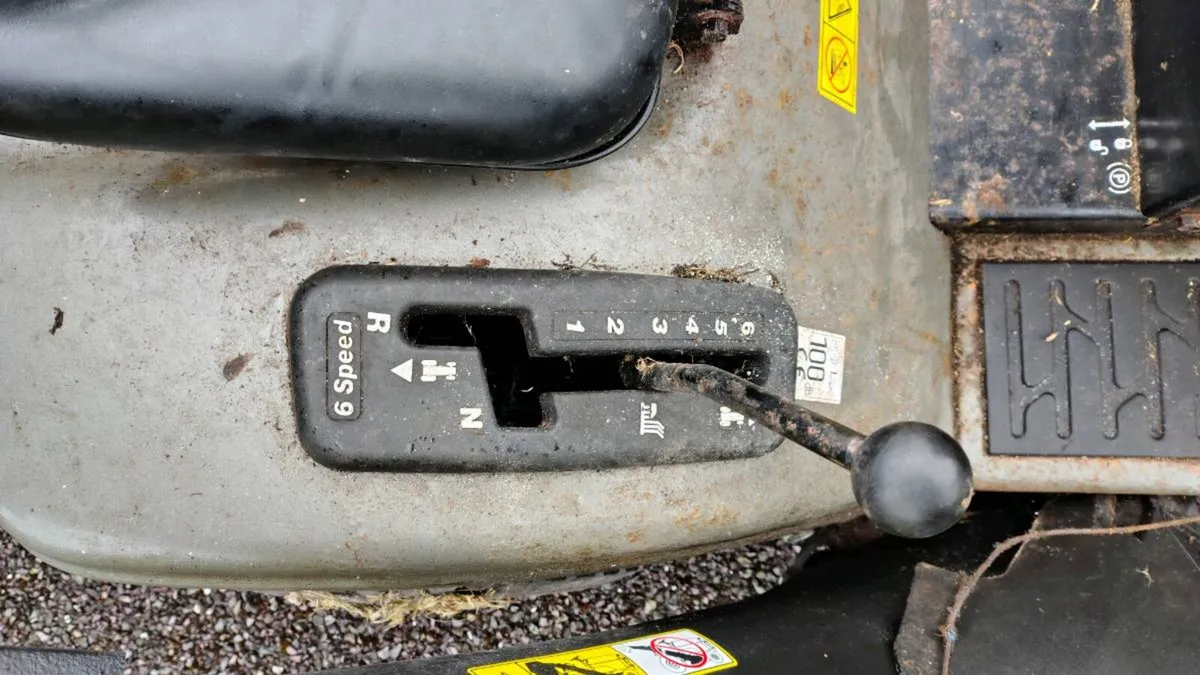 Lawnmower ride on Craftsman LT 1000 - Image 3