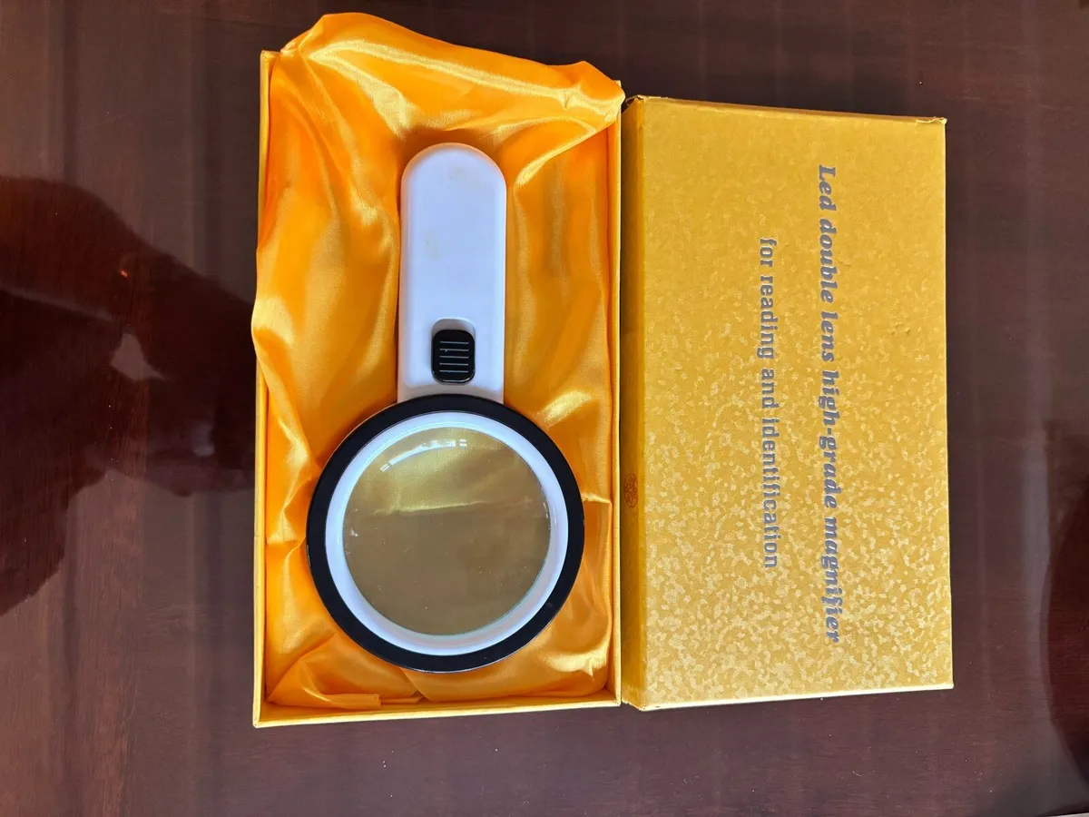 LED magnifier
