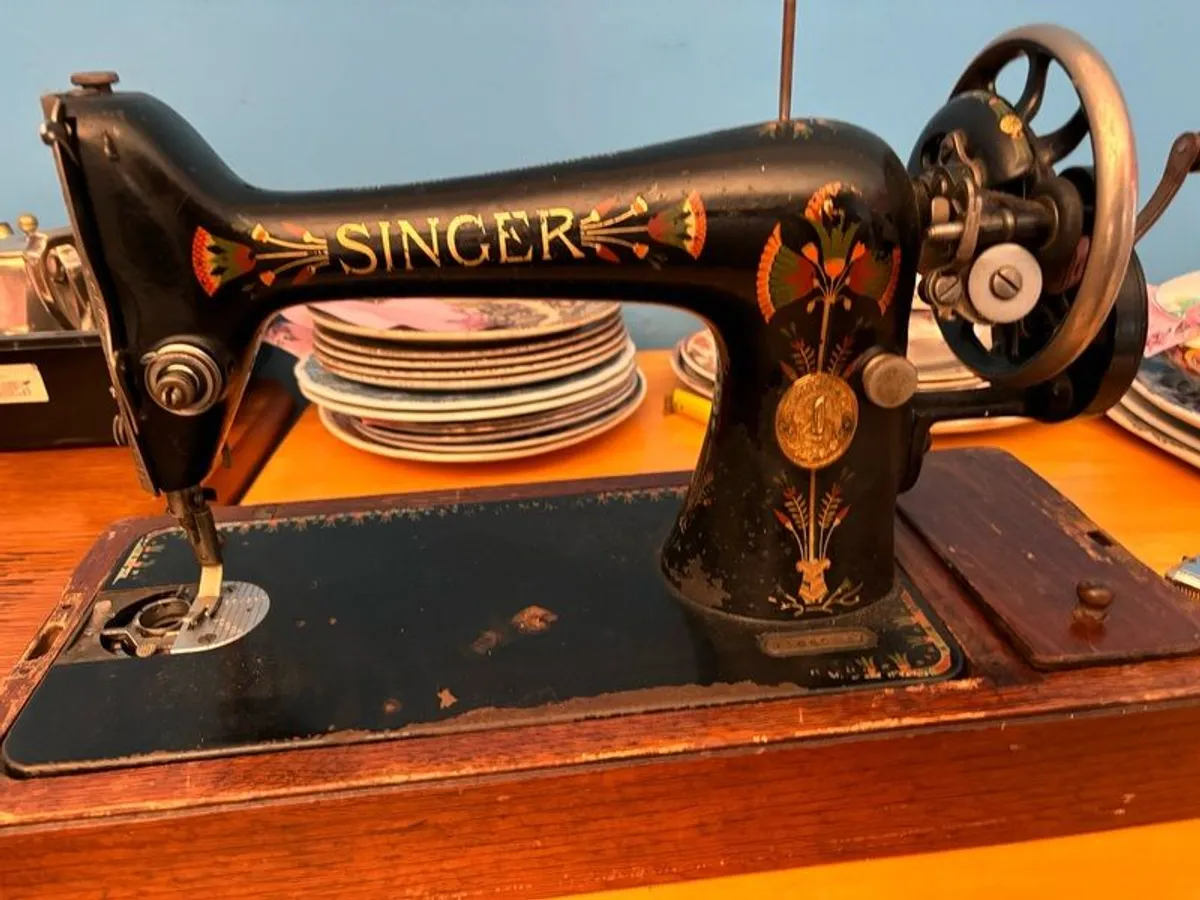 Singer Sewing Machine - Image 1