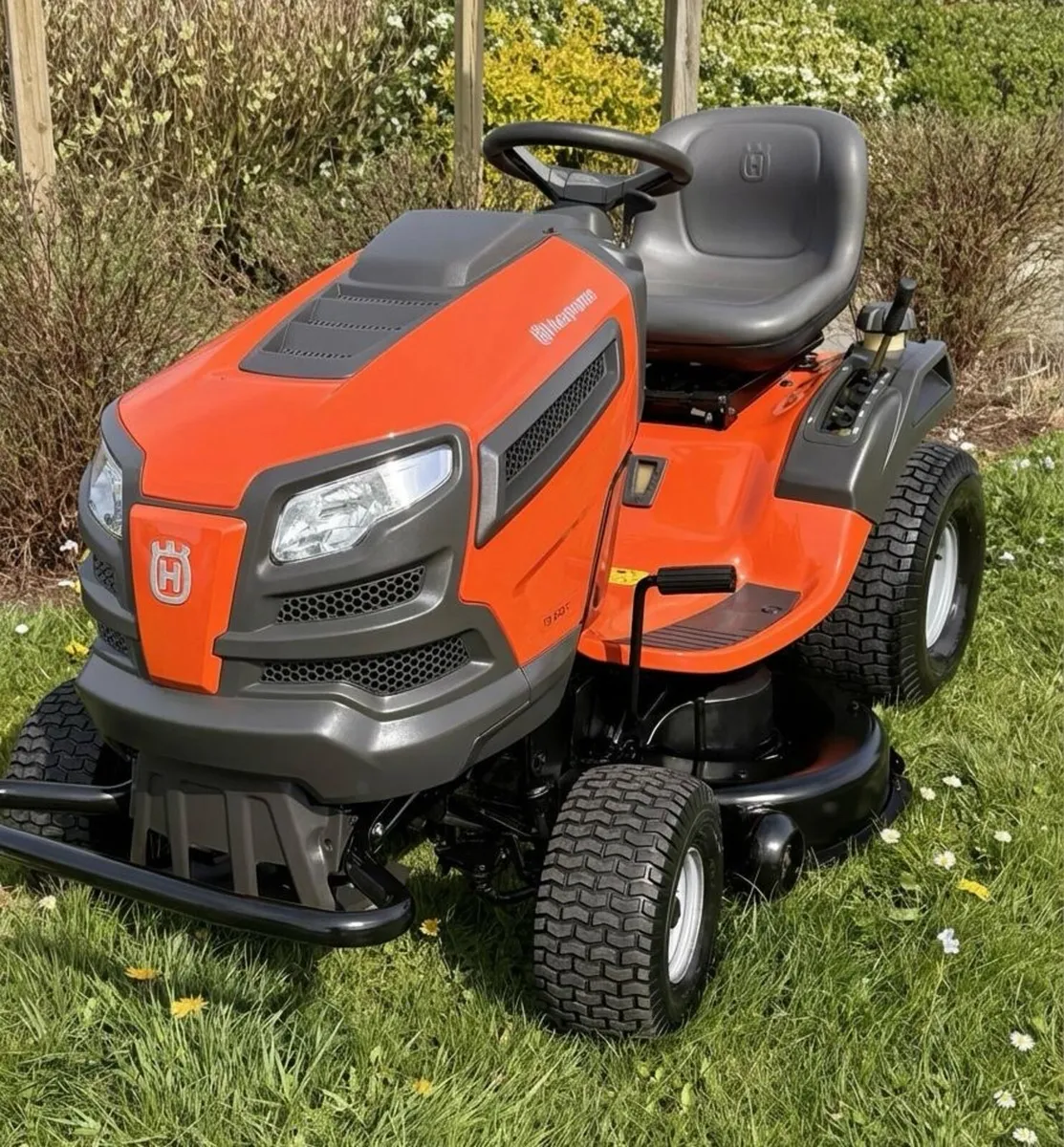 Husqvarna ride on lawnmower - Image 3