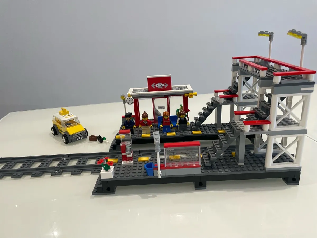 Lego train station - Image 1