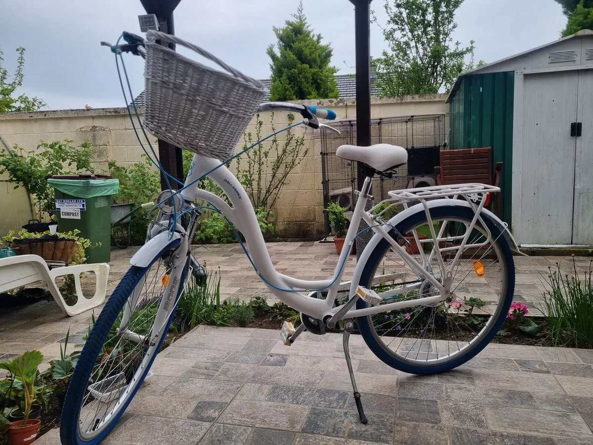Low frame city bike - Image 1