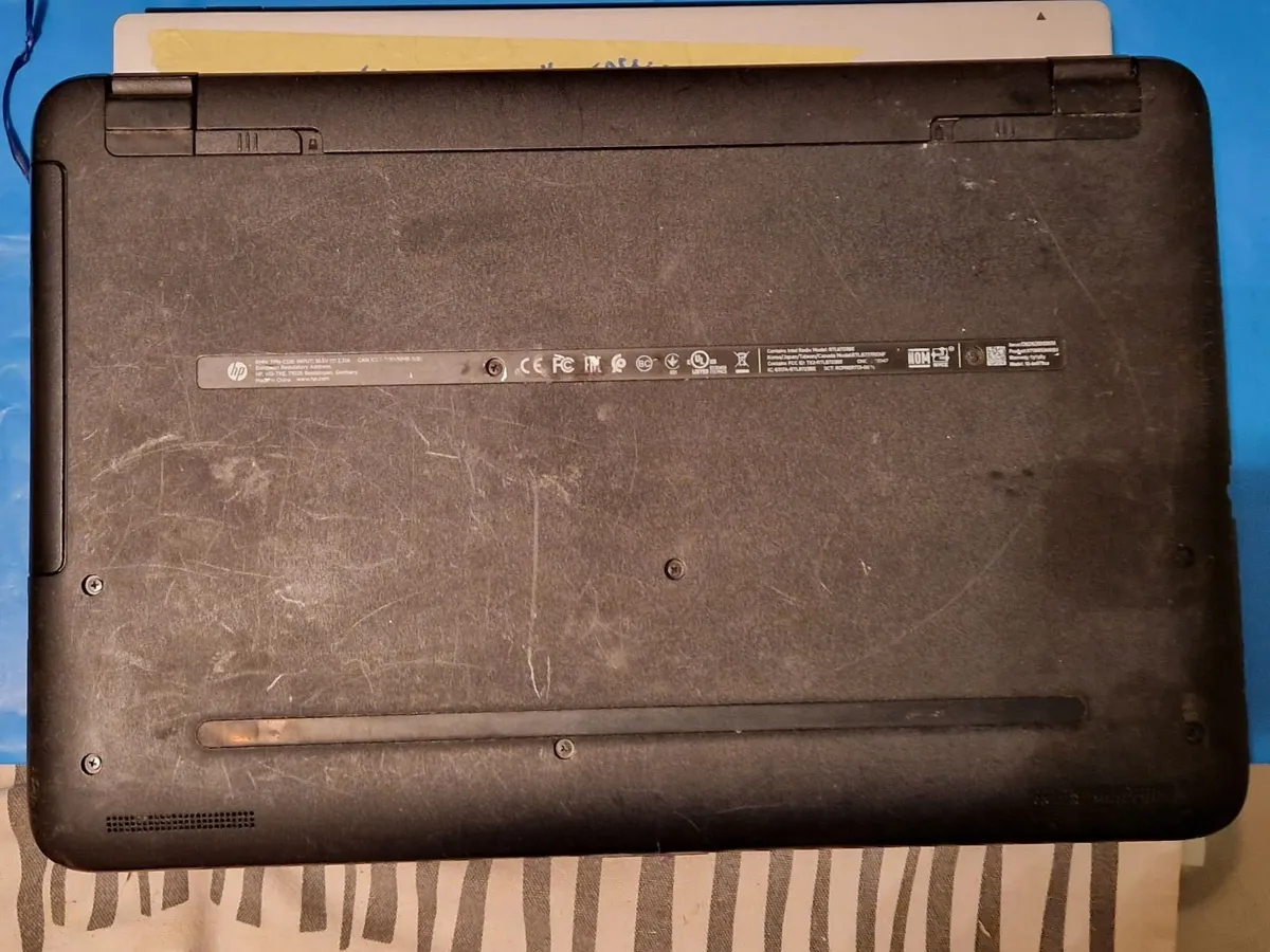HP Laptop, AMD A6-7310 APU 2.0GHZ, 4GB, 1 TB, RED - Image 2