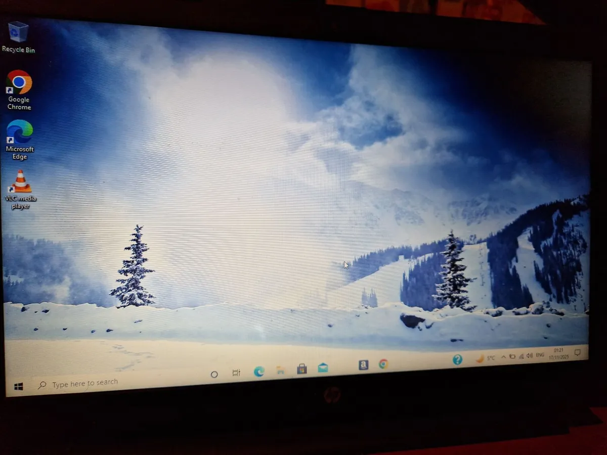 HP Laptop, AMD A6-7310 APU 2.0GHZ, 4GB, 1 TB, RED - Image 3