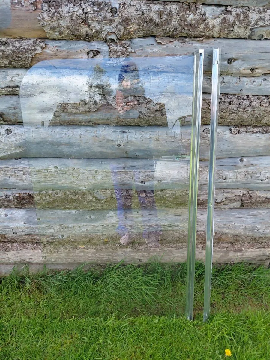 GLASS BATH SHOWER SCREEN - Image 1