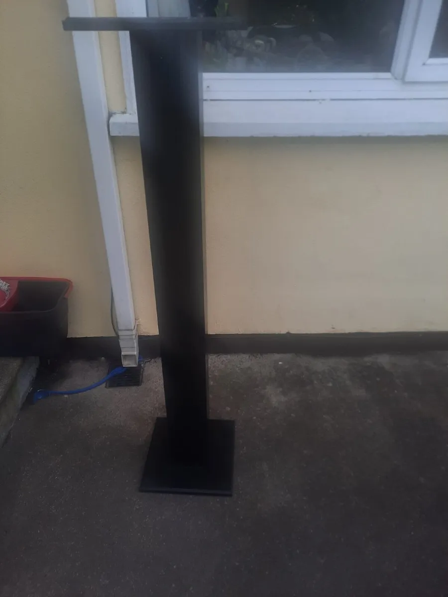 Tall pillar stand - Image 4