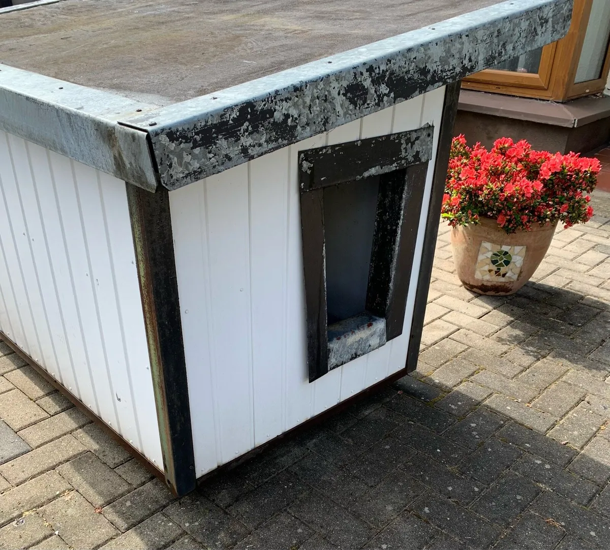 Dog kennel - Image 1