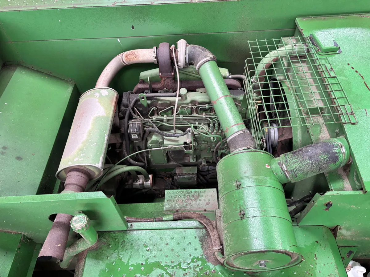 John Deere 2058 Combine Harvester - Image 4