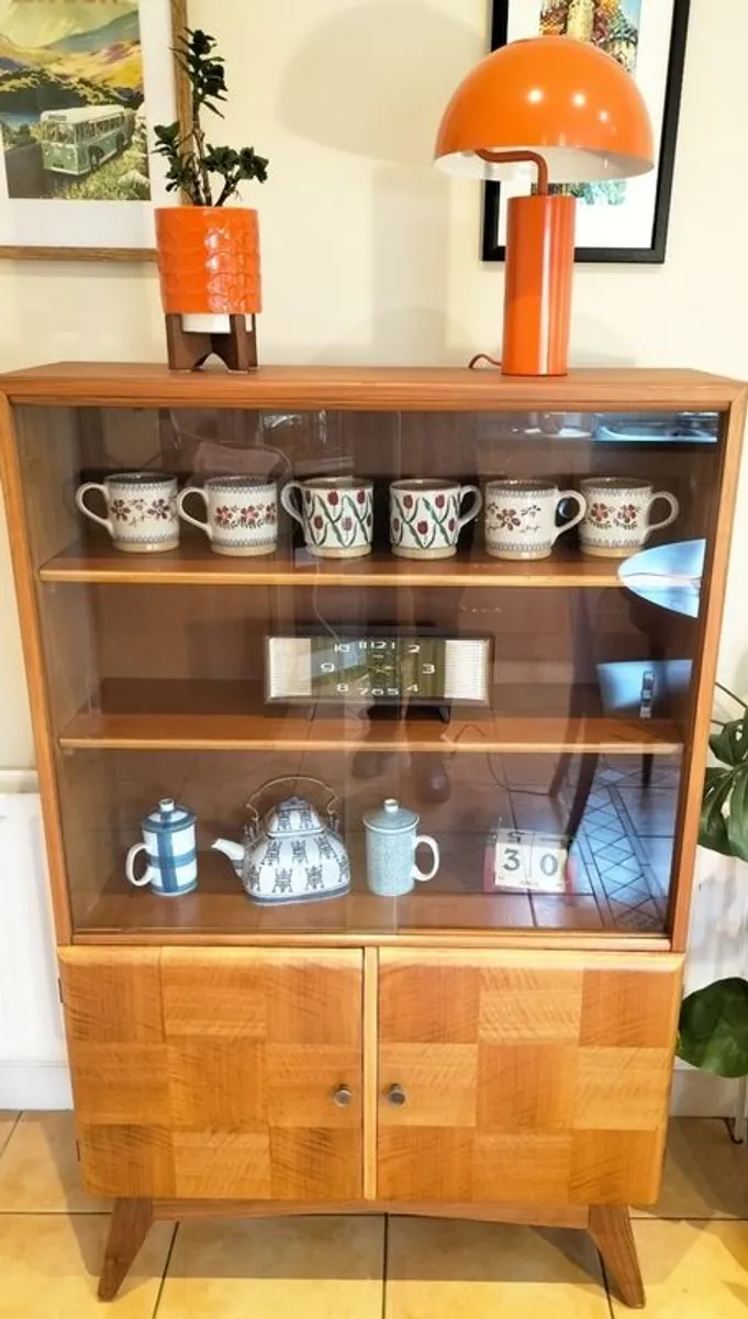 Mid Century Vintage Beautility Display Cabinet - Image 2
