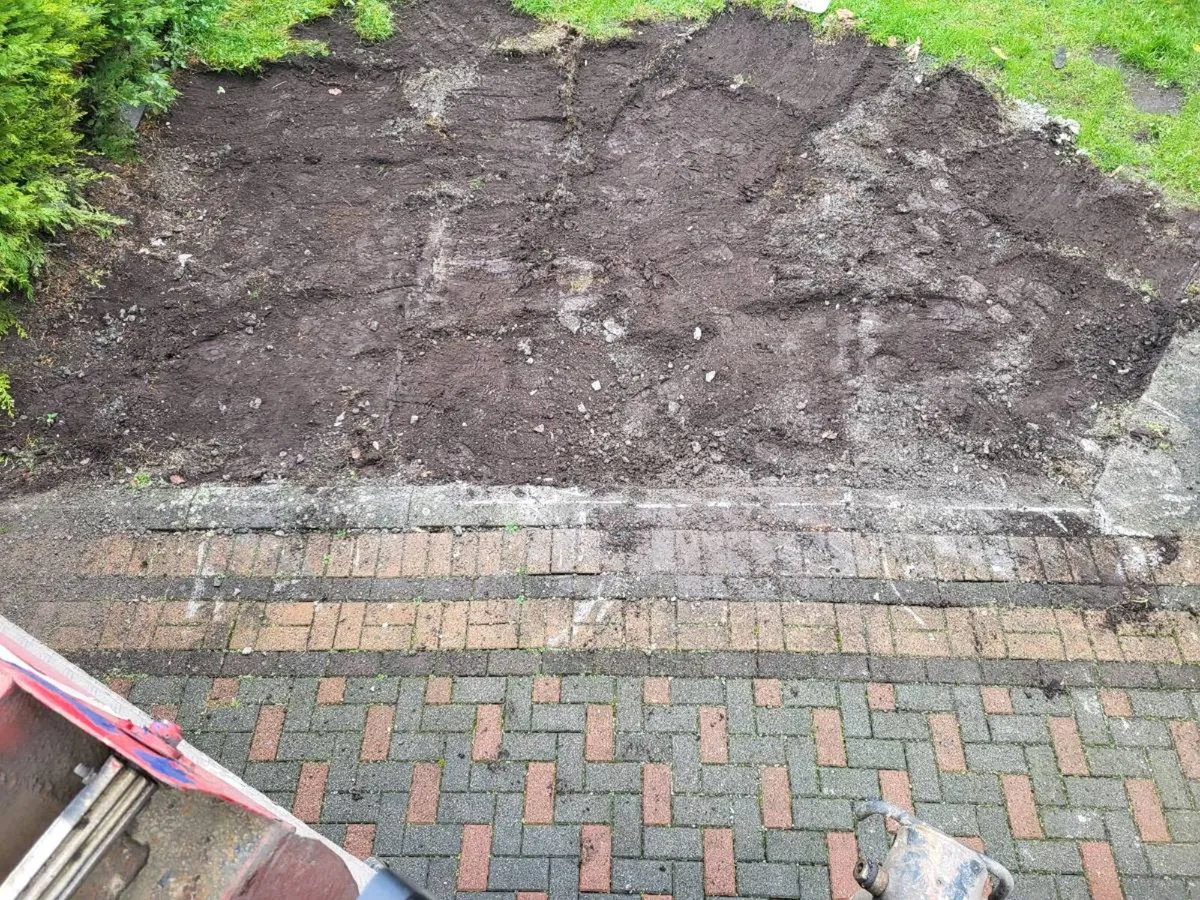 Grab Hire*Site Clearance*Screened Topsoil - Image 3