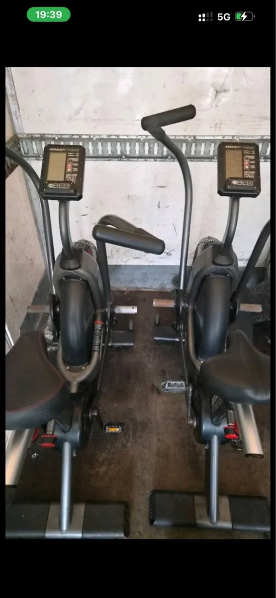 Assault bikes with monitors - Image 1