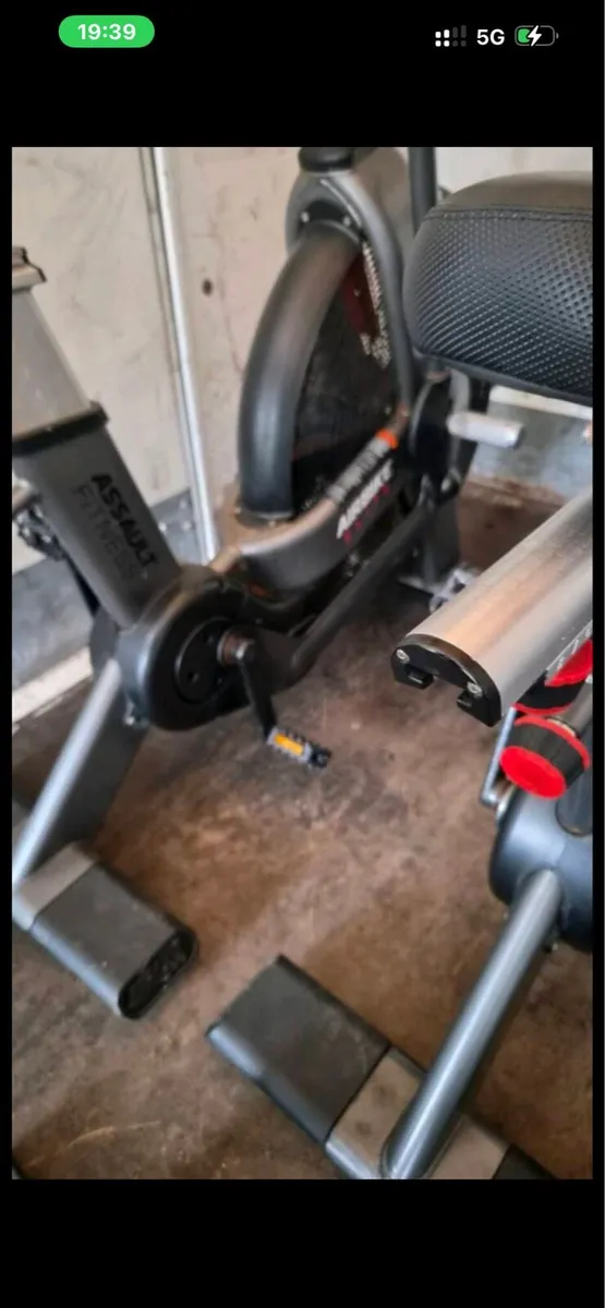 Assault bikes with monitors - Image 3