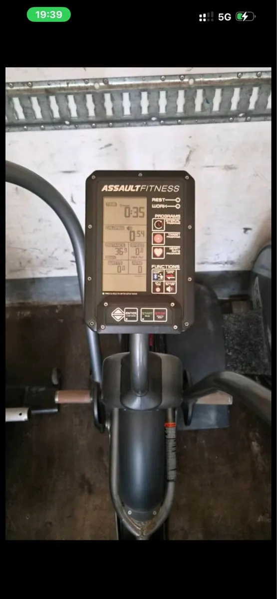 Assault bikes with monitors - Image 4