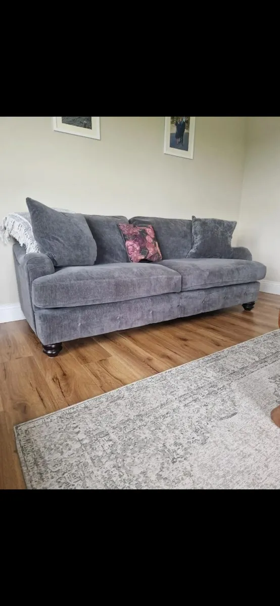 Couches - Image 2