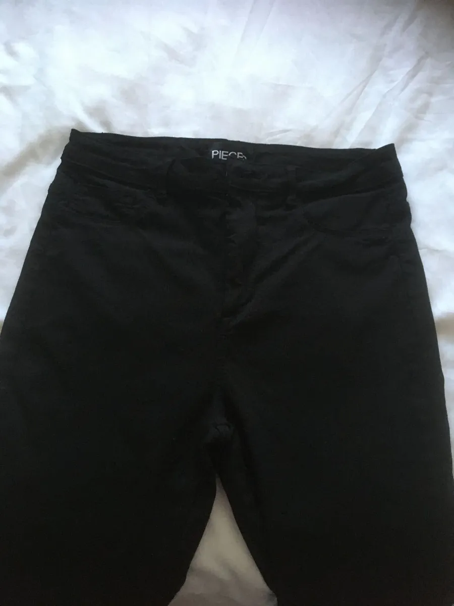 NEW Black Jeggings Jeans from the BRAND PIECES - Image 4