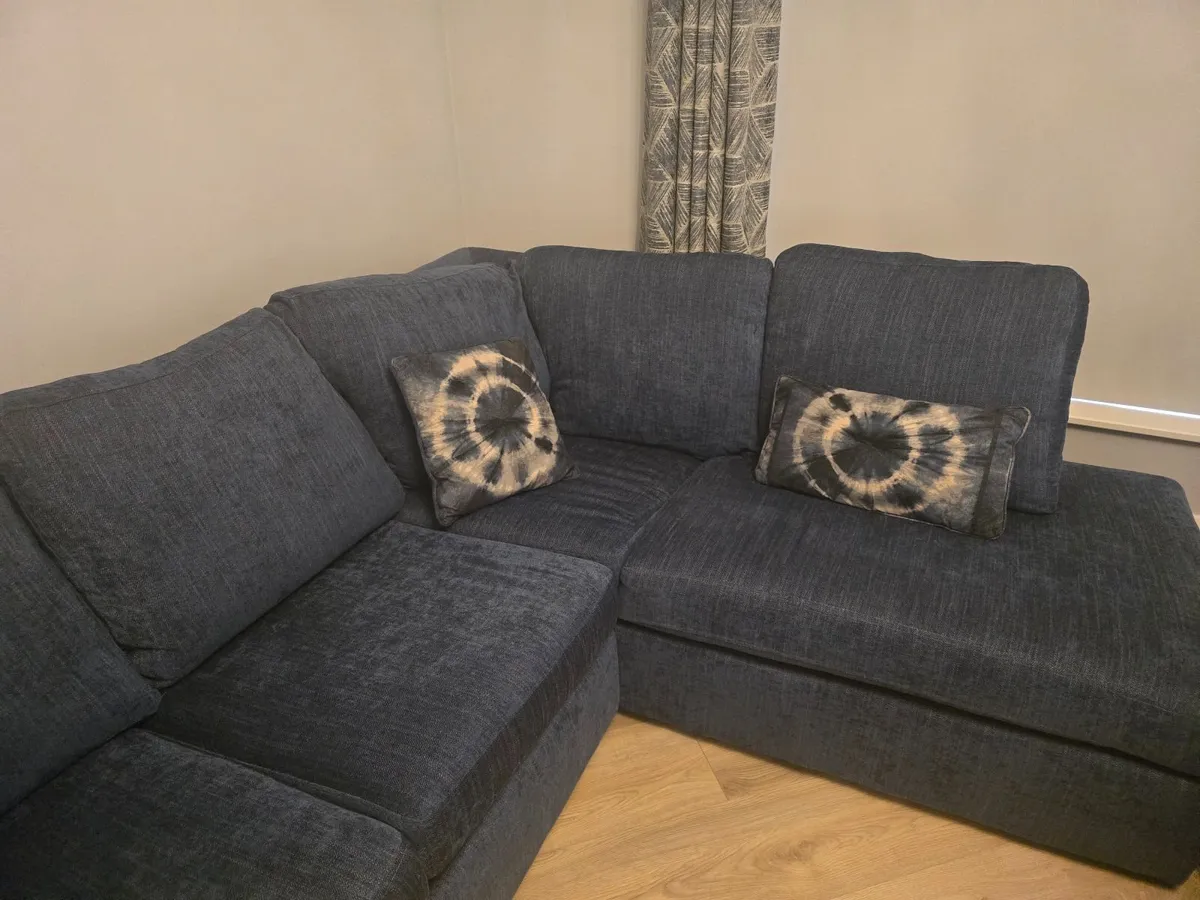 Couch - Image 2