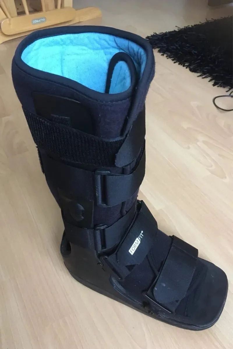 Ossur FormFit Walker Orthopaedic Boot, Large - Image 1