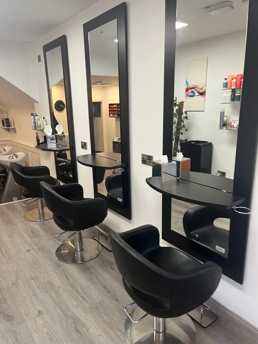 Hair salon fittings - Image 1