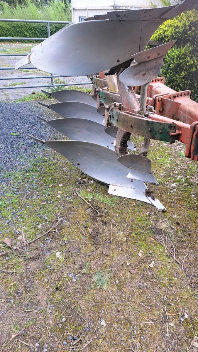 Kverneland reversible plough - Image 3