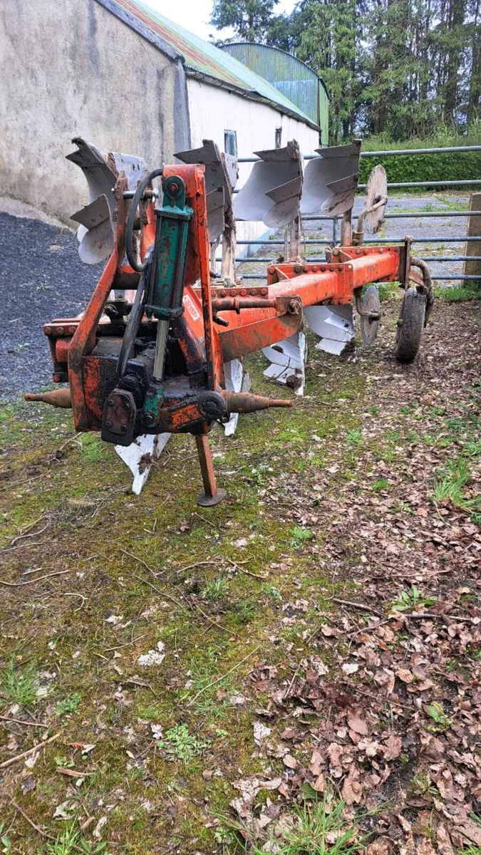 Kverneland reversible plough - Image 4