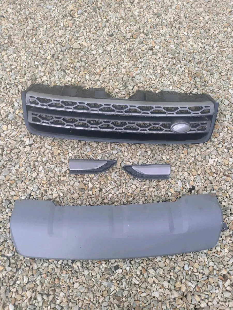 Landrover Discovery Sport Front Grill, Side vents