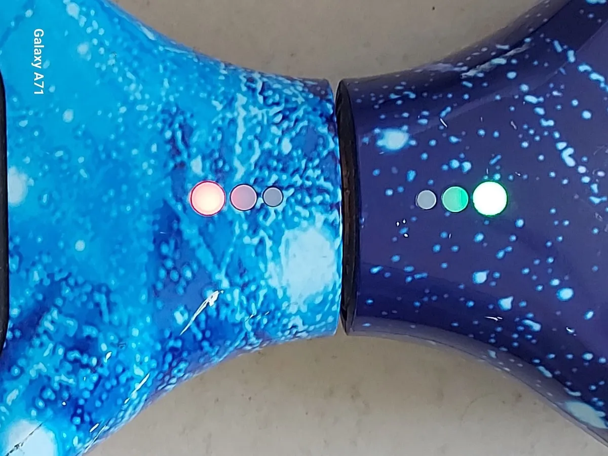 Hoverboard with Bluetooth, has charge on it, - Image 3