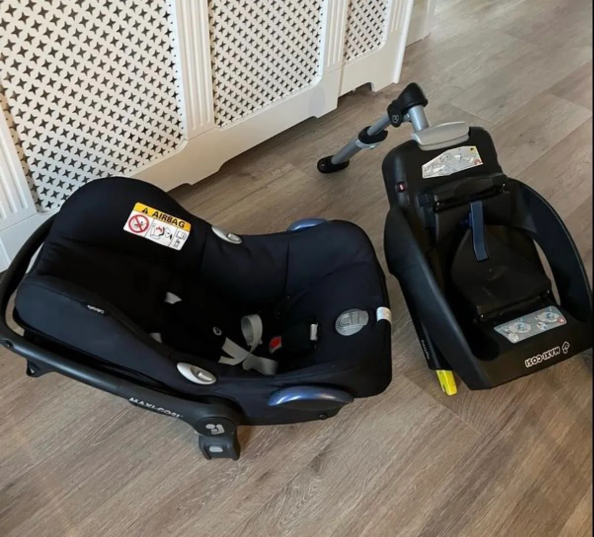 Maxi cosi car seat and Isofix base - Image 2