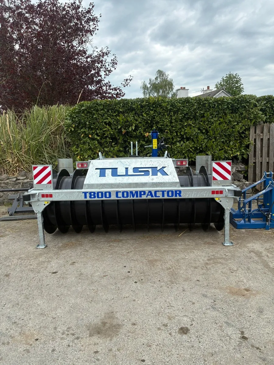Tusk silage compactor - Image 1