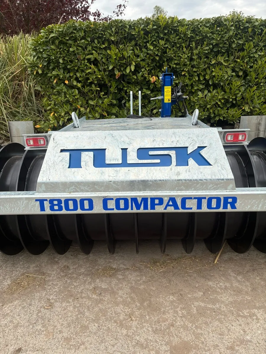 Tusk silage compactor - Image 2