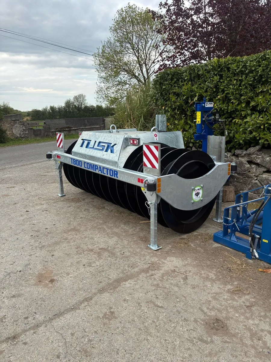 Tusk silage compactor - Image 3