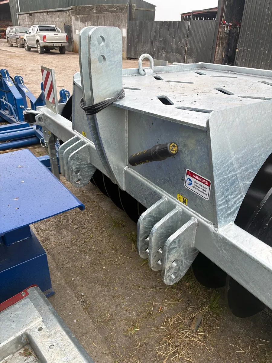 Tusk silage compactor - Image 4