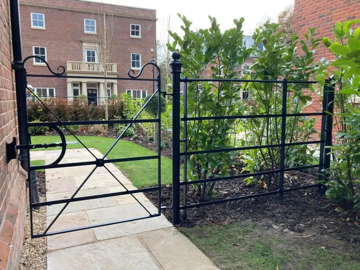 Estate fencing - Image 4