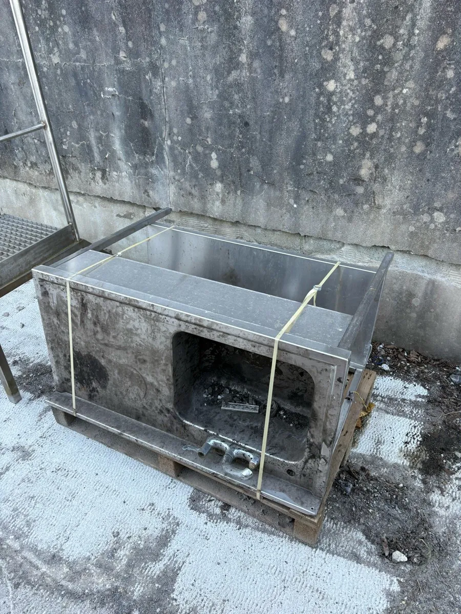 Stainless sink