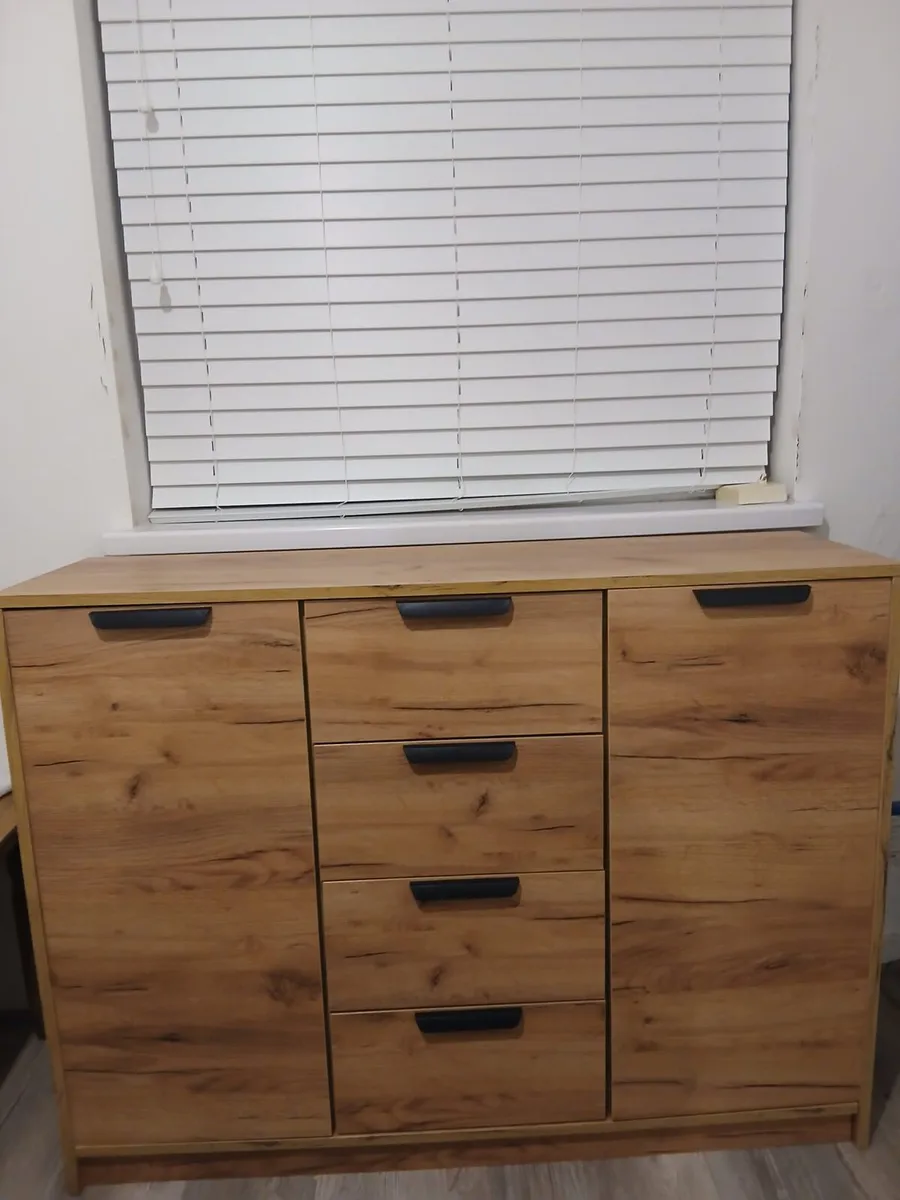 Chest of drawers