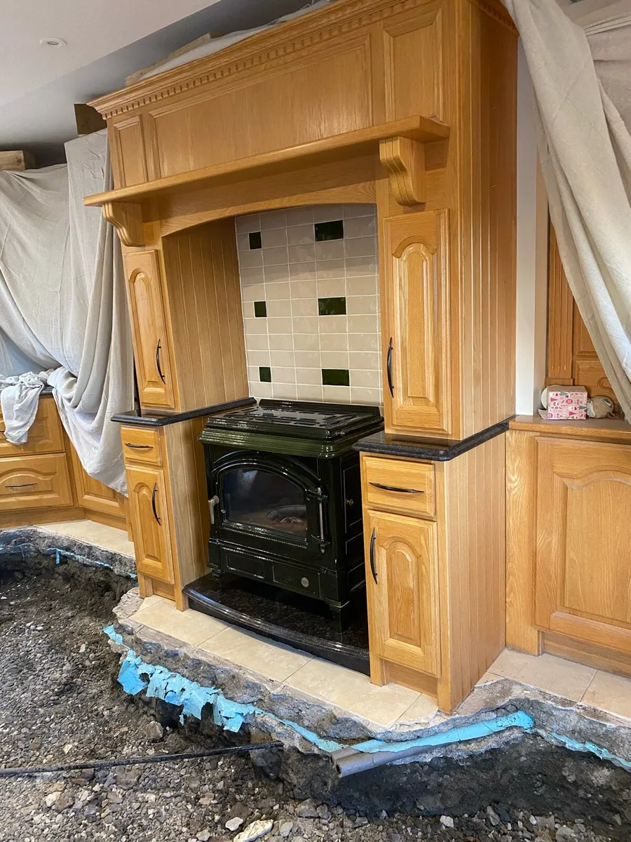 Oil stove with Oak Mantle surround - Image 2