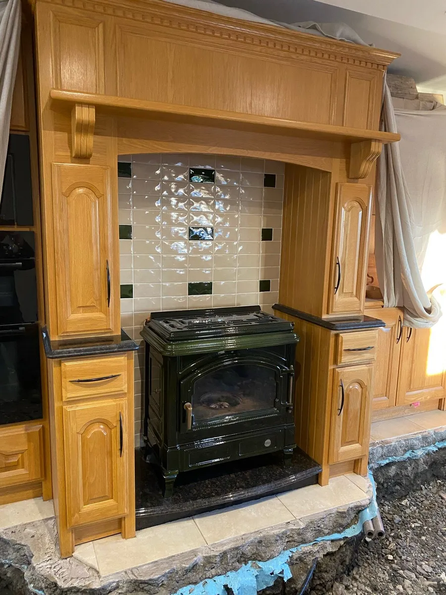 Oil stove with Oak Mantle surround - Image 1
