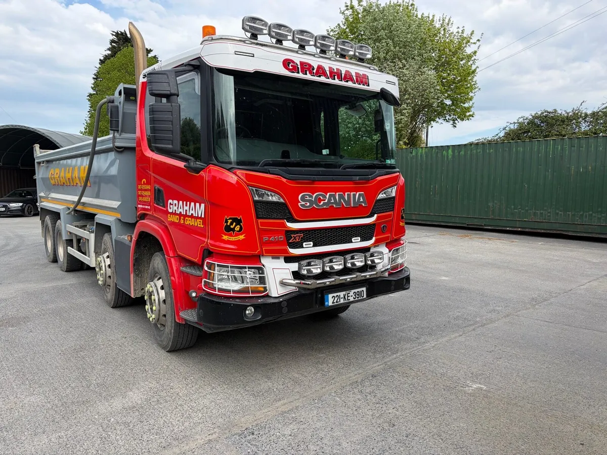 Scania p410 . 8x4 tipper - Image 1