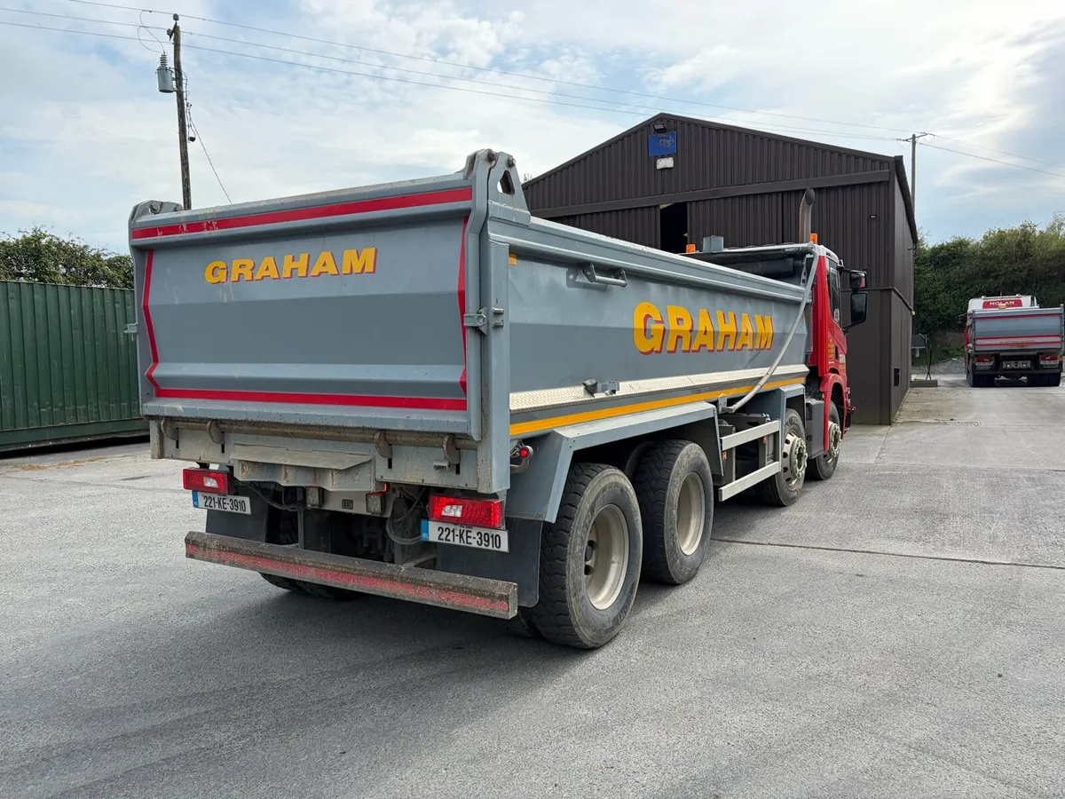 Scania p410 . 8x4 tipper - Image 3