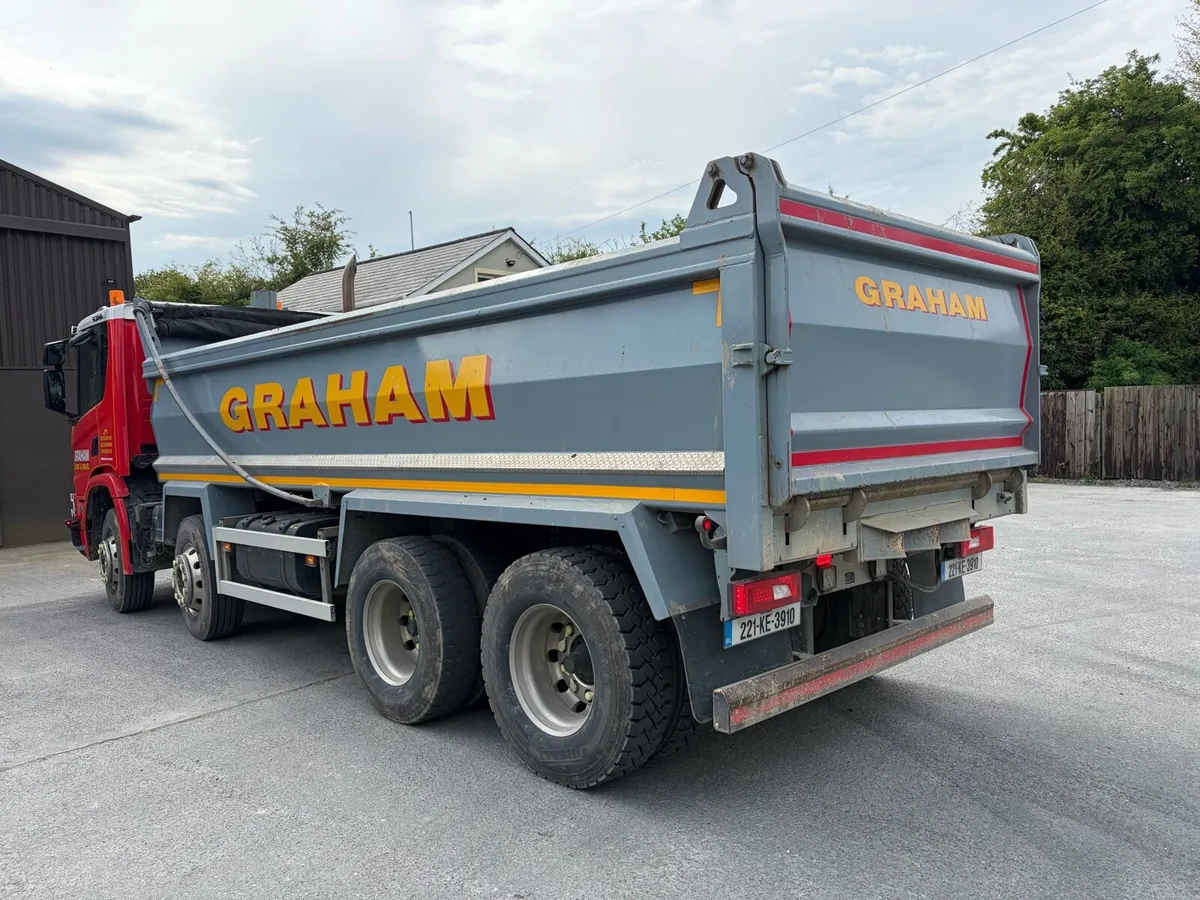 Scania p410 . 8x4 tipper - Image 4