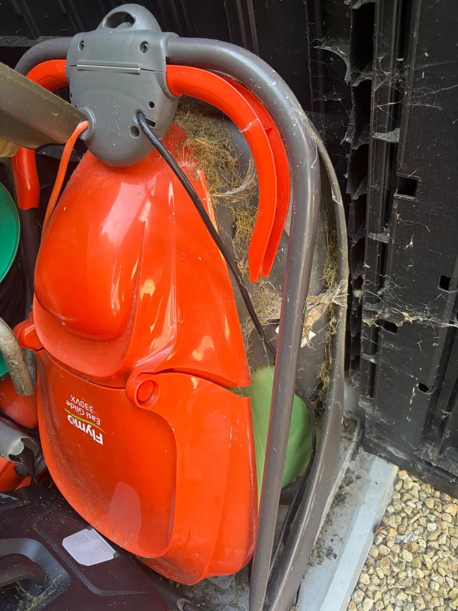 Flymo Easiglide 300V 1700W 30cm Corded Hover Lawnm - Image 2