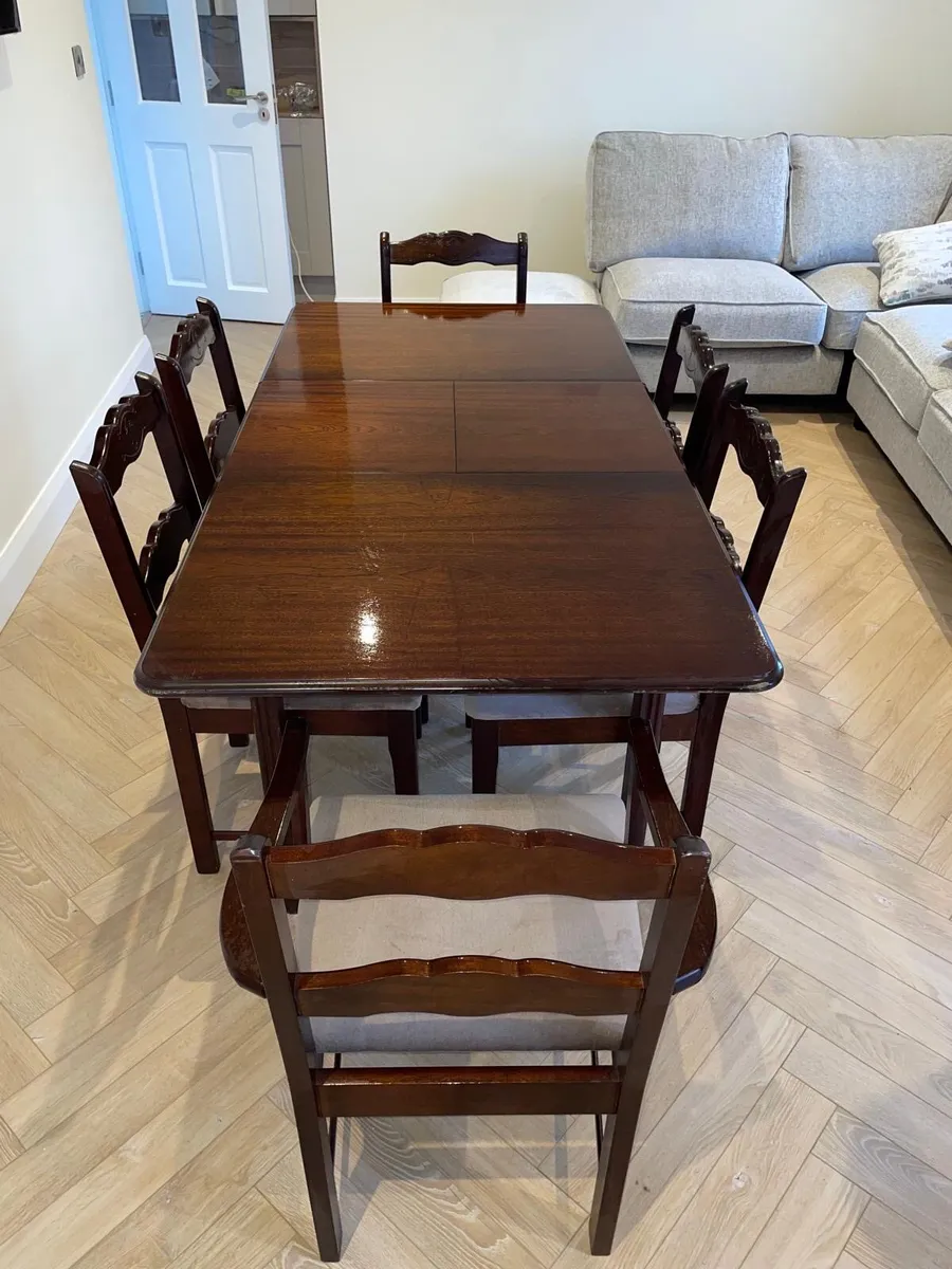 Table and Chairs - Image 1