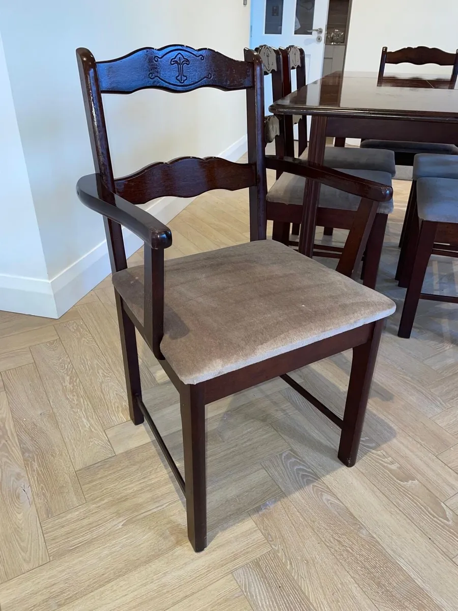 Table and Chairs - Image 3