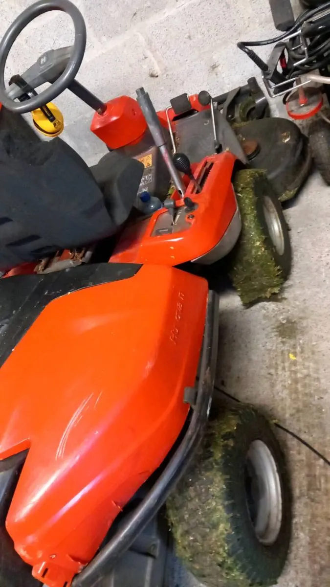 Husqvarna r318 Rider - Image 3