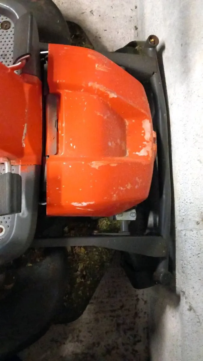 Husqvarna r318 Rider - Image 4